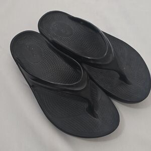 Oofos OOlala Thong Sandal Women's 8 Black Slip On Flip Flops